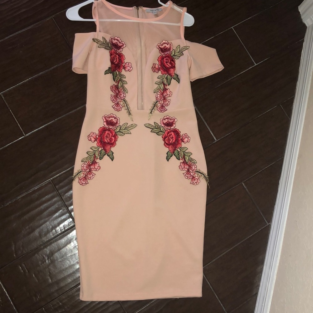 Maxi dress, beautiful flower embellishment